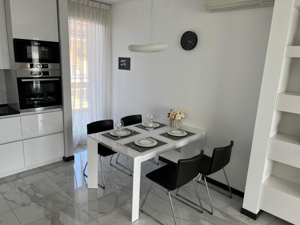 Paganini Suites And Apartments シルミオーネ エクステリア 写真